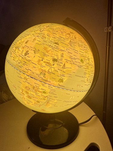 Beleuchteter globus mit - beleuchteter,