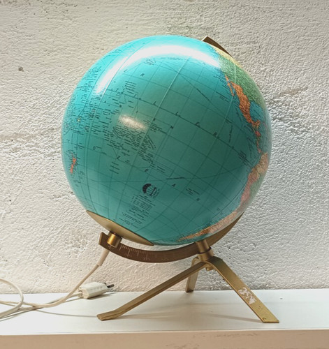 Physikalischer tisch erd - tisch,